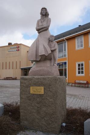 Sjømannens Hustru forfra- Harald Wårvik -Nerlands Granittindustri